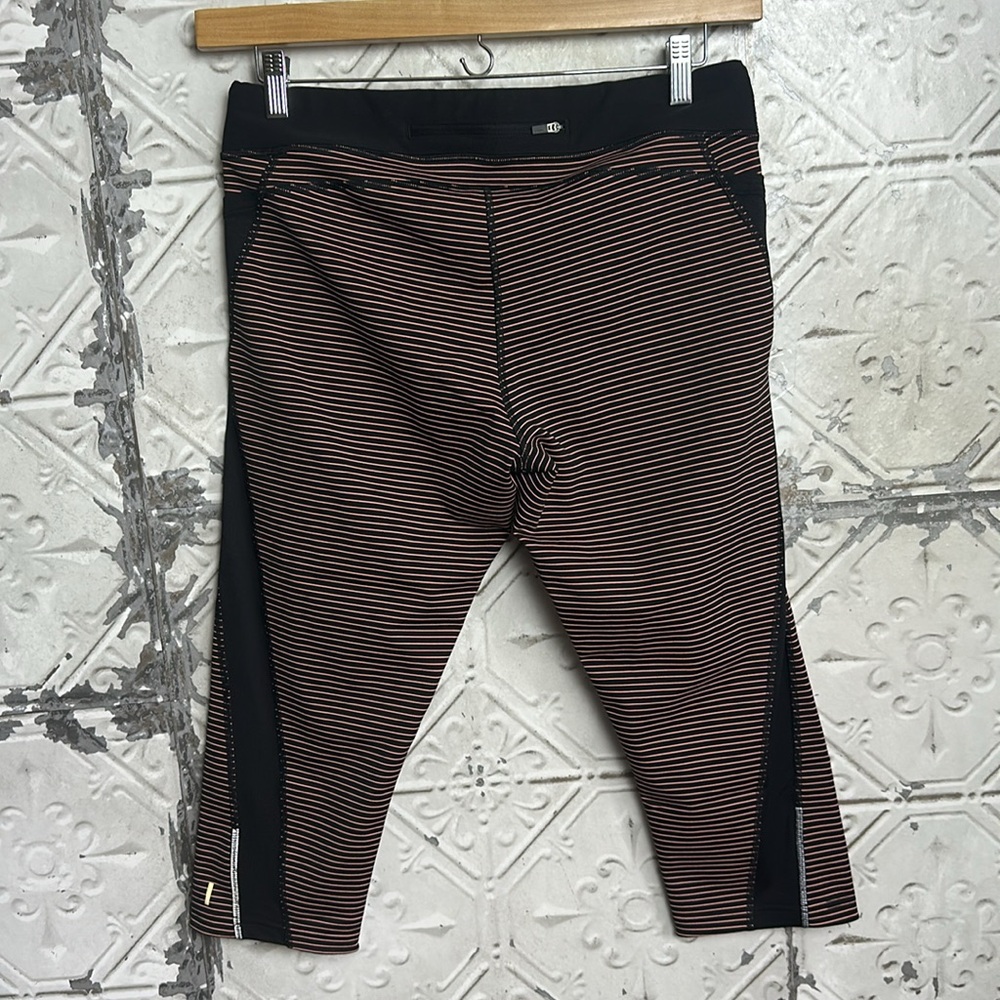 Like new! Lucy striped yoga workout capris - Picture 4 of 5